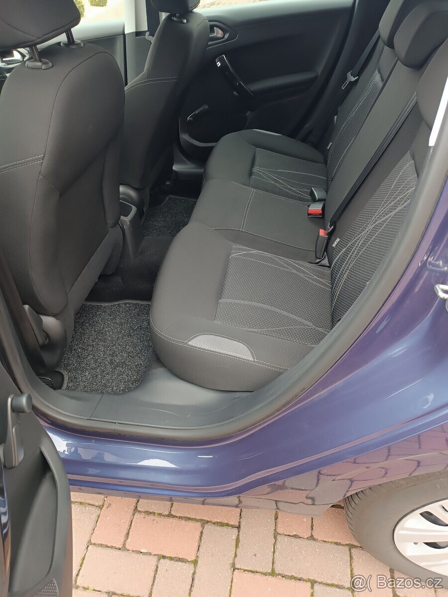 Peugeot 208, najeto 61 TKM, motor 1.2 benzin - 60Kw - 13