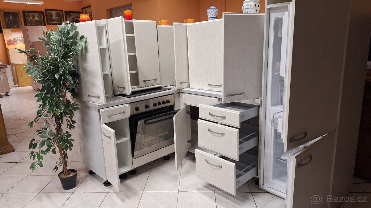 Rohová kuchyňská linka německé výroby - 13