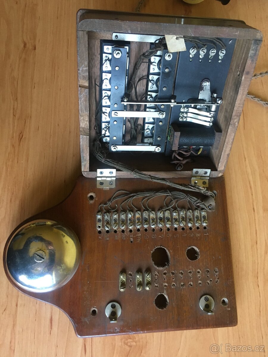 Nástěnný telefon - 13