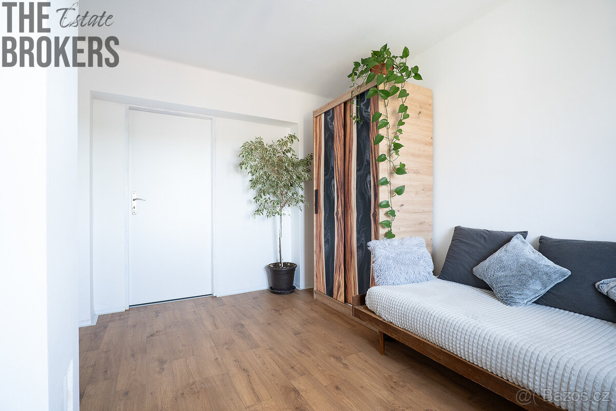 Prodej rodinného domu 4+1-170m2, garáž, pozemek 672m2 - 13