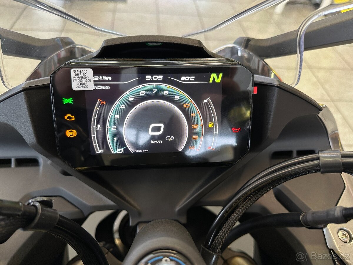 CFMOTO 450SR 25 bílá/černá - obě skladem AKCE helma - 13