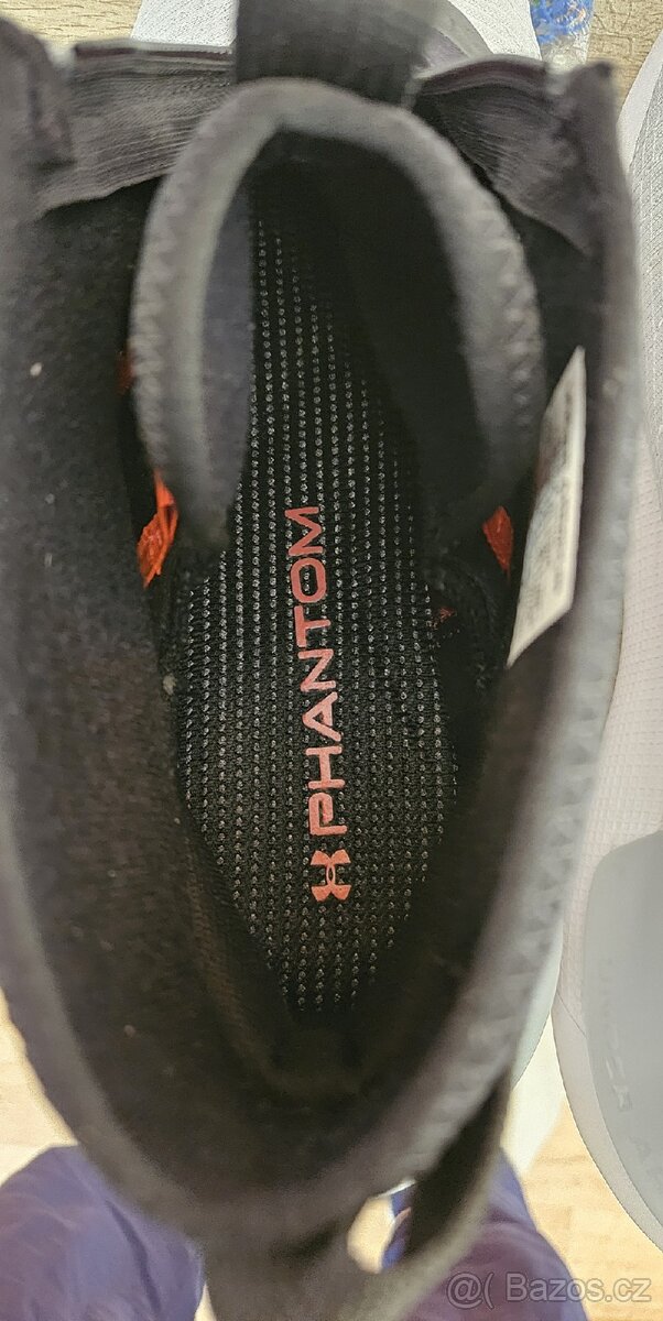 Under Armour UA...Unisexové boty
N - 13