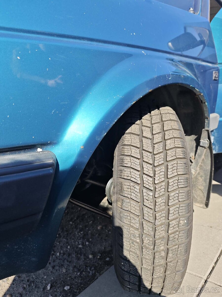 VW Golf II zelená - 13