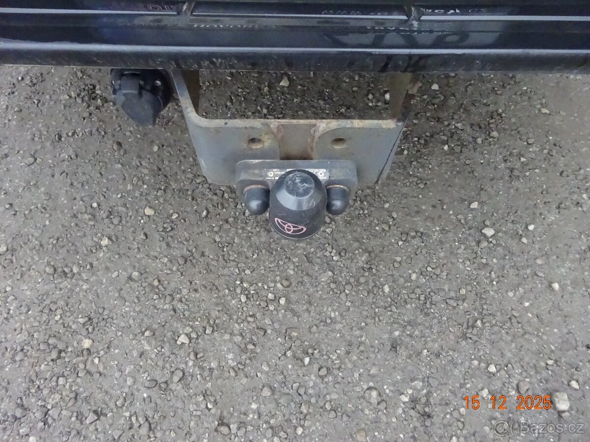TOYOTA HILUX 2,4/110KW - 13