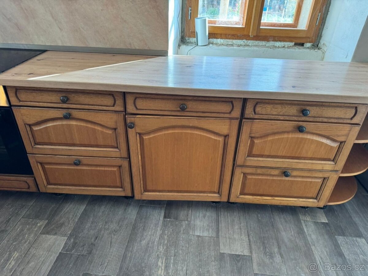 Krásná rustikální dubová linka se spotřebiči, 5447 - 13