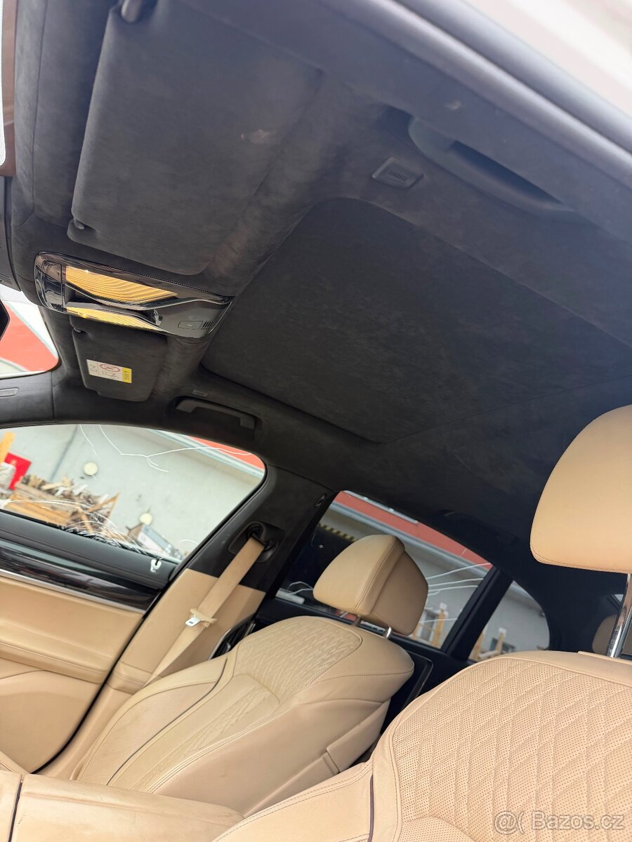 BMW 750i - 13