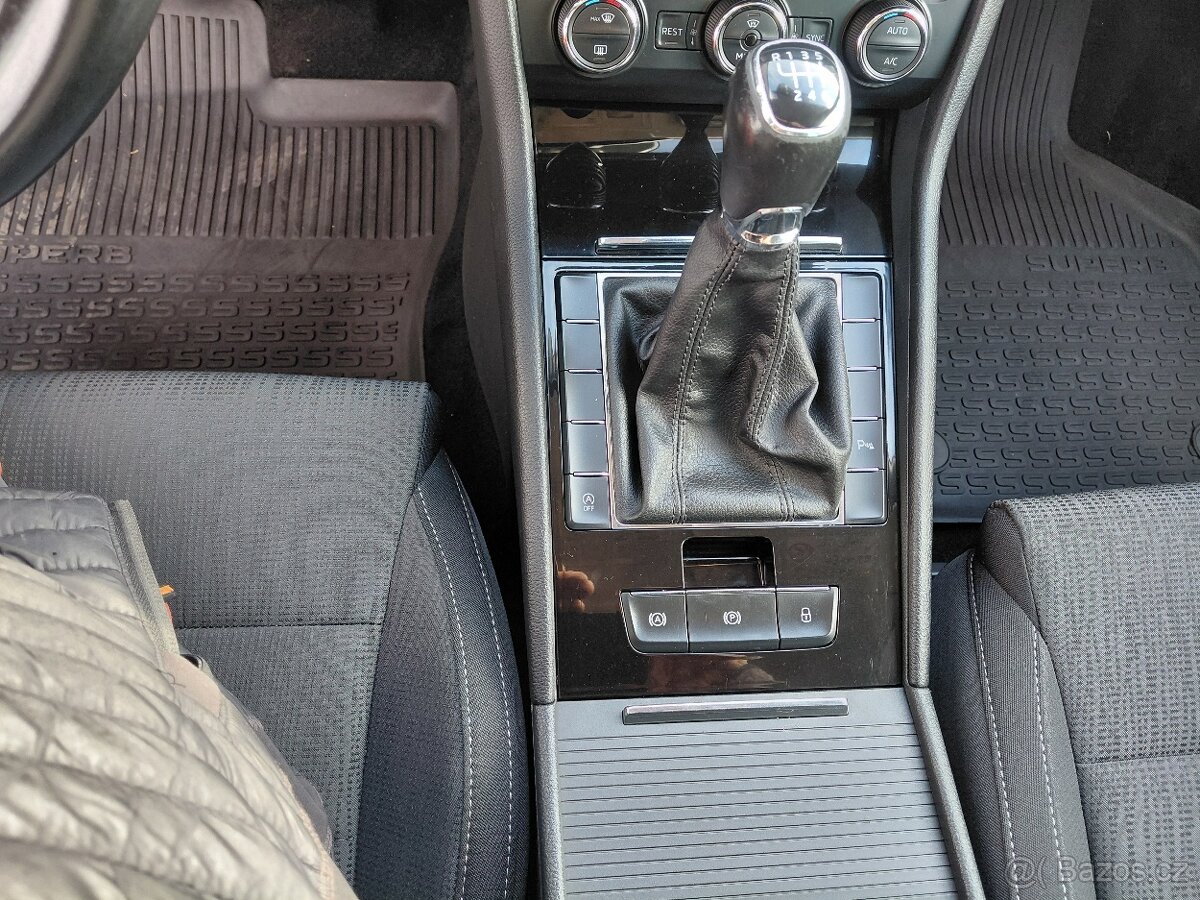 SUPERB III 2.0TDi, r.17 210000km, po rozvodech, NAVI, MANUÁL - 13