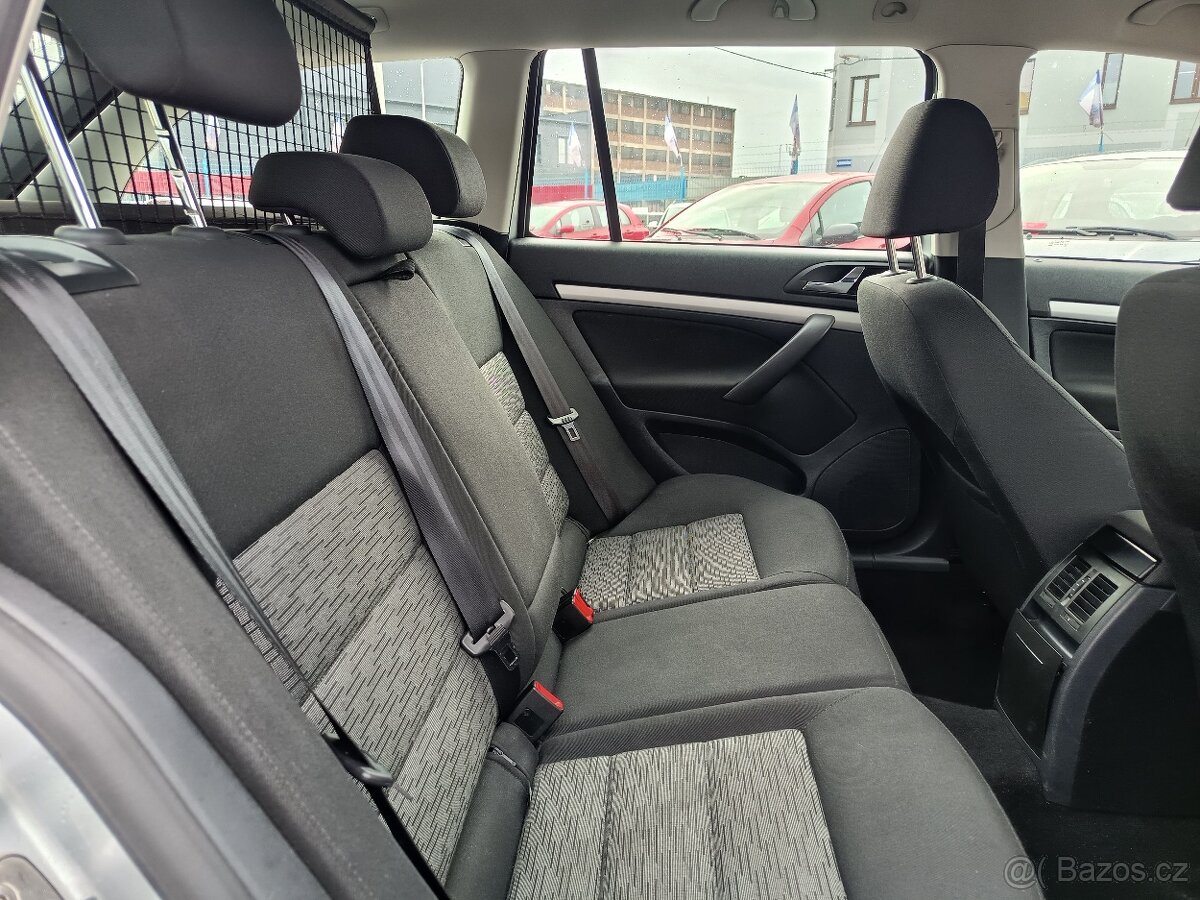 Škoda Octavia Combi 1,6TDI Elegance NAVI 119TKM - 13