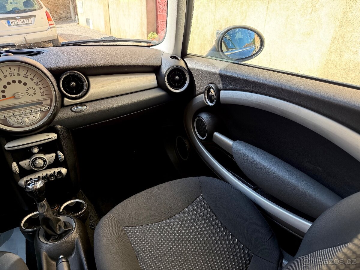 Mini Cooper One 1.4i 70kw 2.Maj Klima Serviska Nová STK - 13