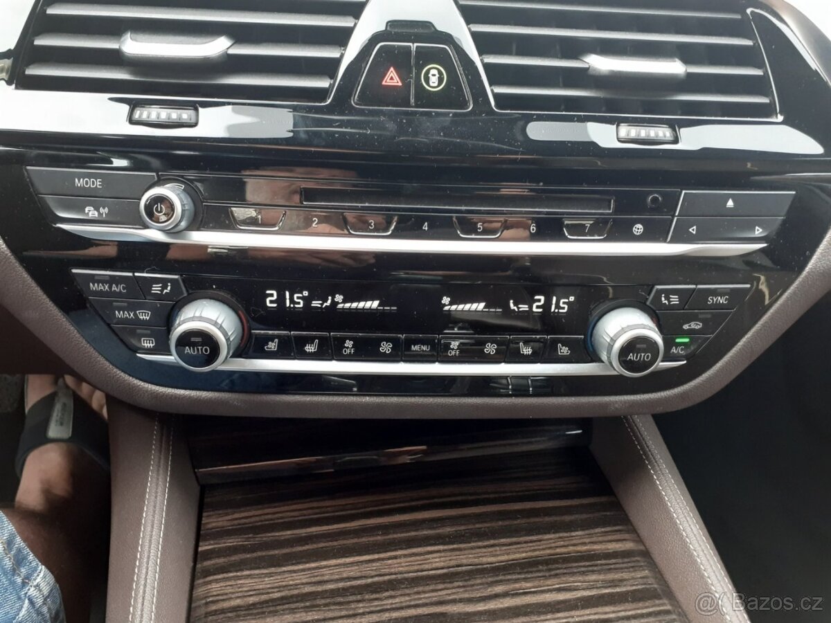 BMW 530d x Drive Luxury Line - 13