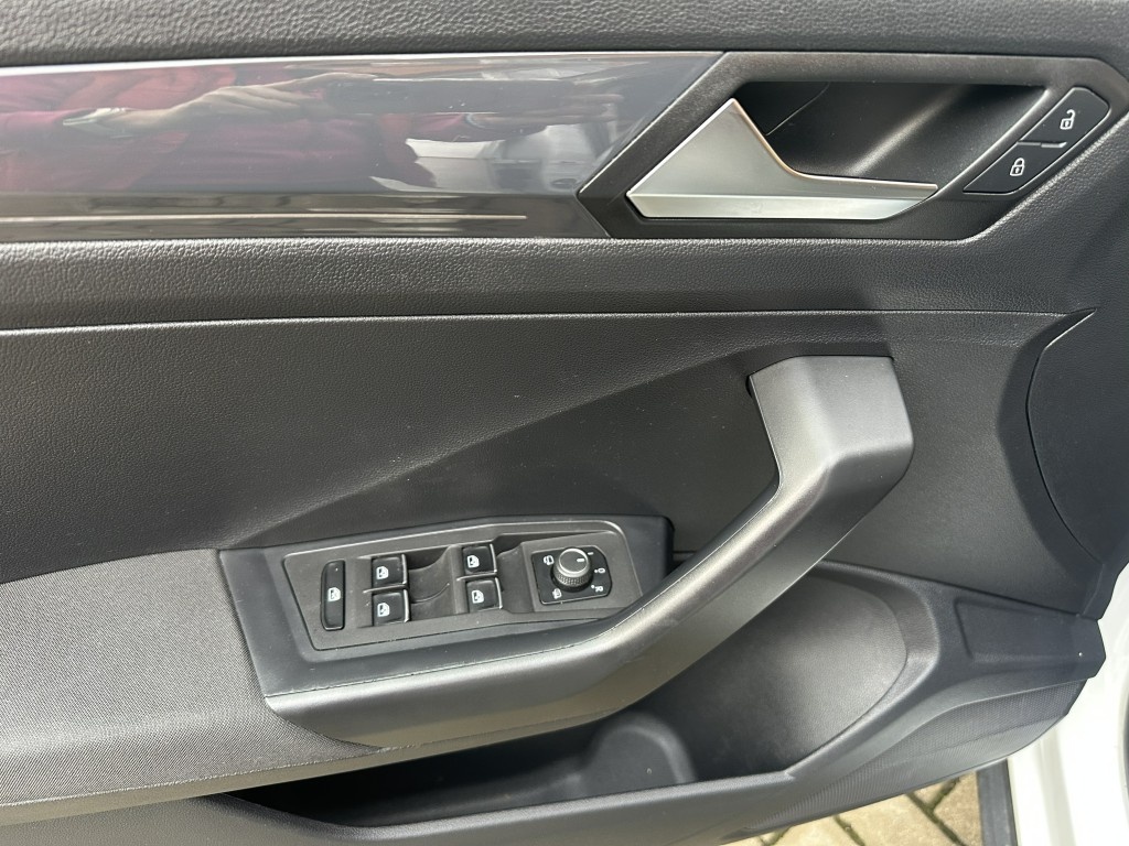 VW T-ROC 1.6TDi 85kW Navigace - 13