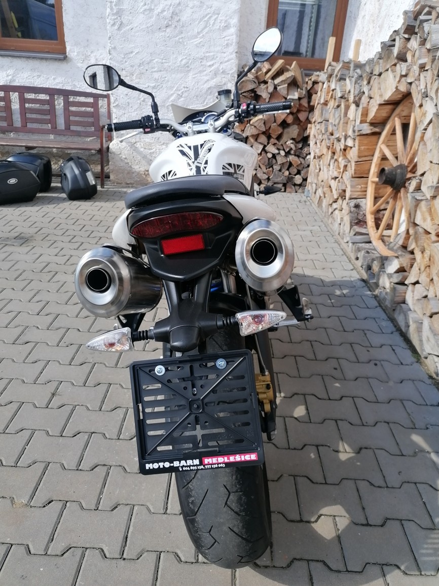 TRIUMPH STREET TRIPLE 675 R - 13