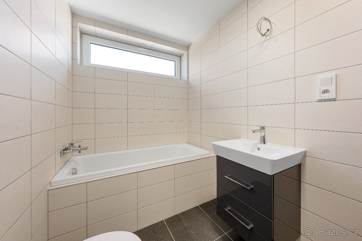 Litomyšl , 2kk, balkon, sklep, komora, garážové stání v domě - 13