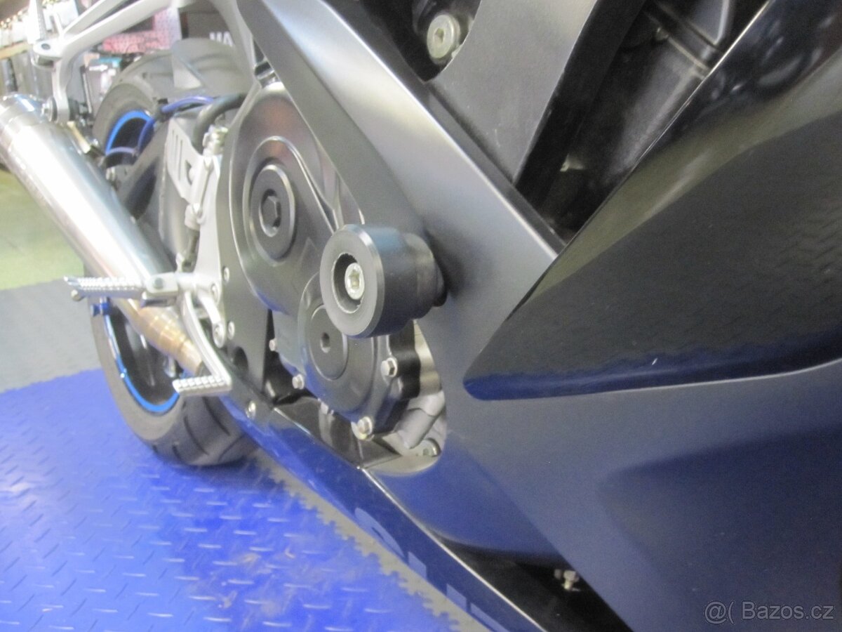 Suzuki GSX-R 750 - 13