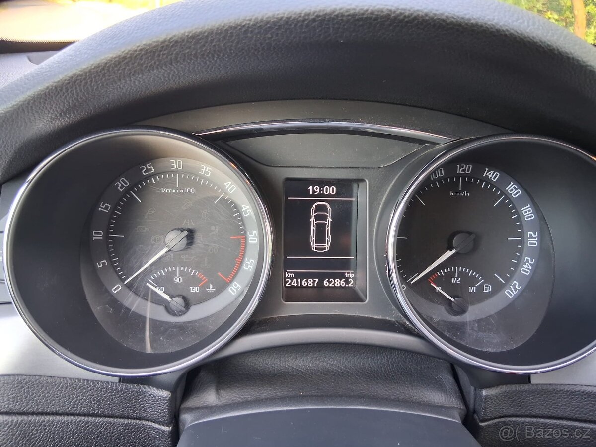 Škoda Superb 2 facelift 2,0 TDI 125 kW 4x4 - 13