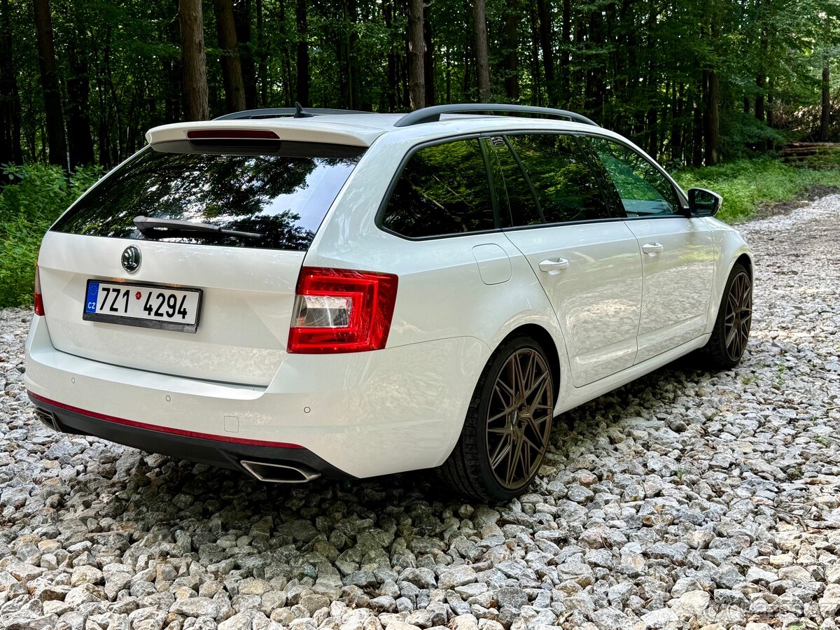 Prodám Škoda Octavia 3 RS 135 Kw, manuál - 13