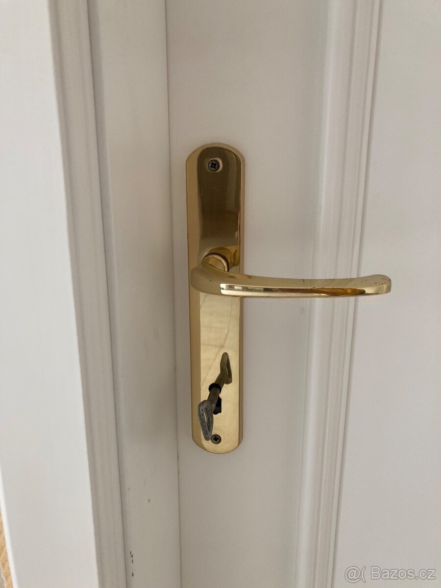 Sada interiérových dveří - dřevěné, bílé, některé prosklené - 13