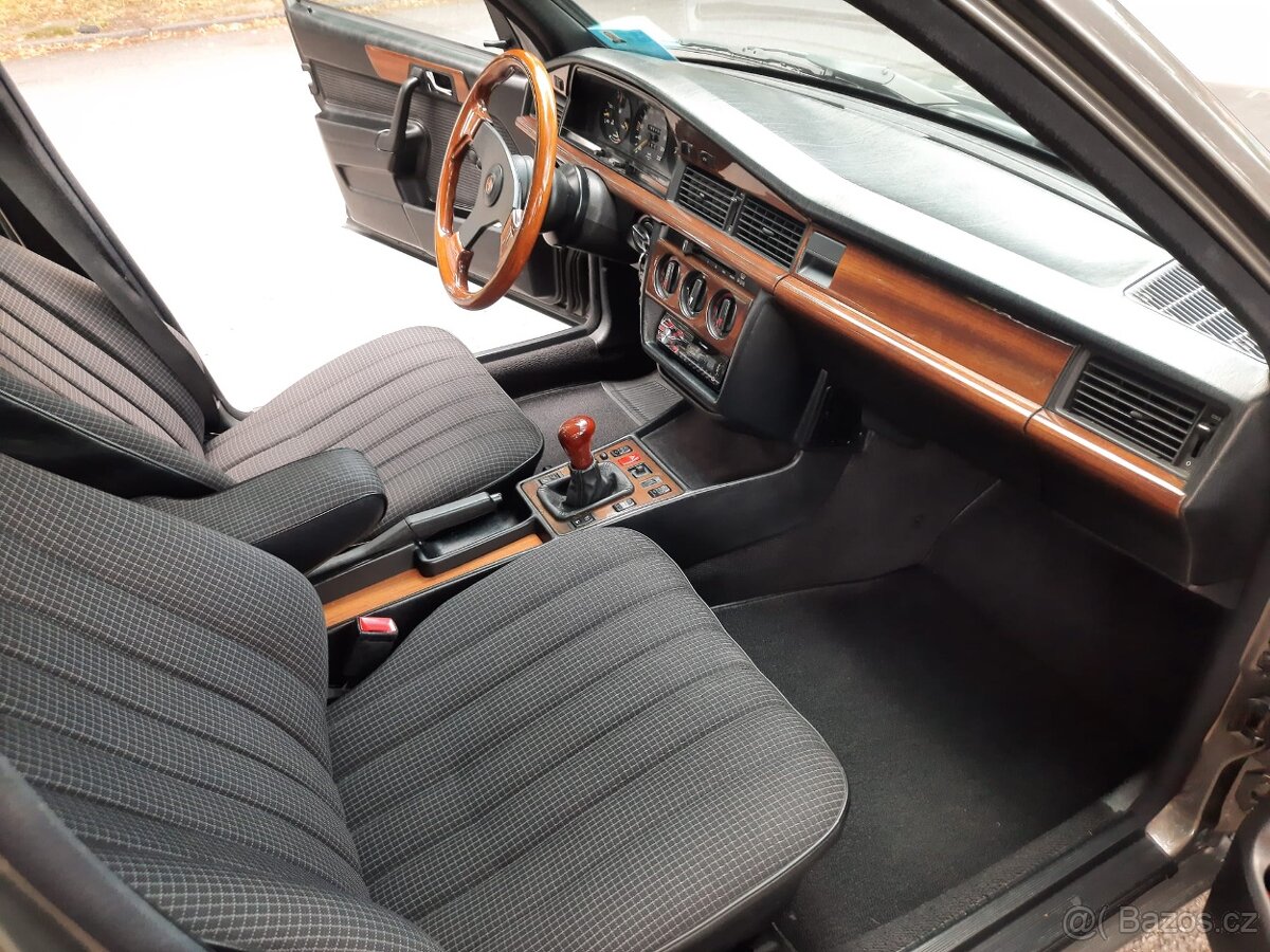 Mercedes Benz 190E 2.0.i. manuál - 13