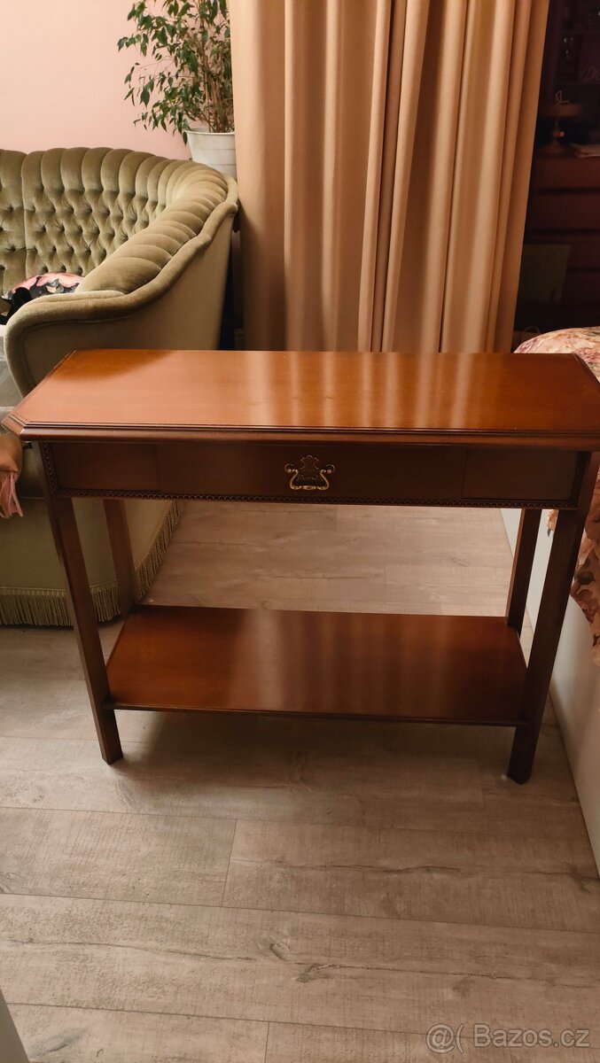 Konzolovy stolek - 13