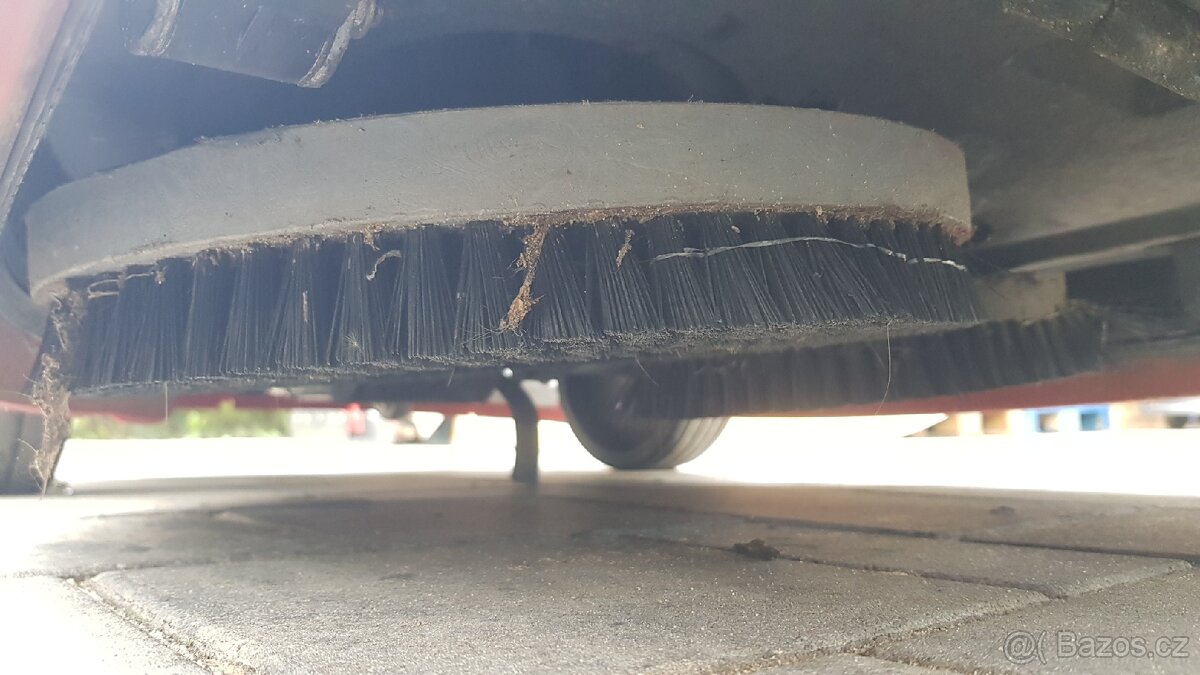 Podlahový mycí stroj Tennant T7+ - 13