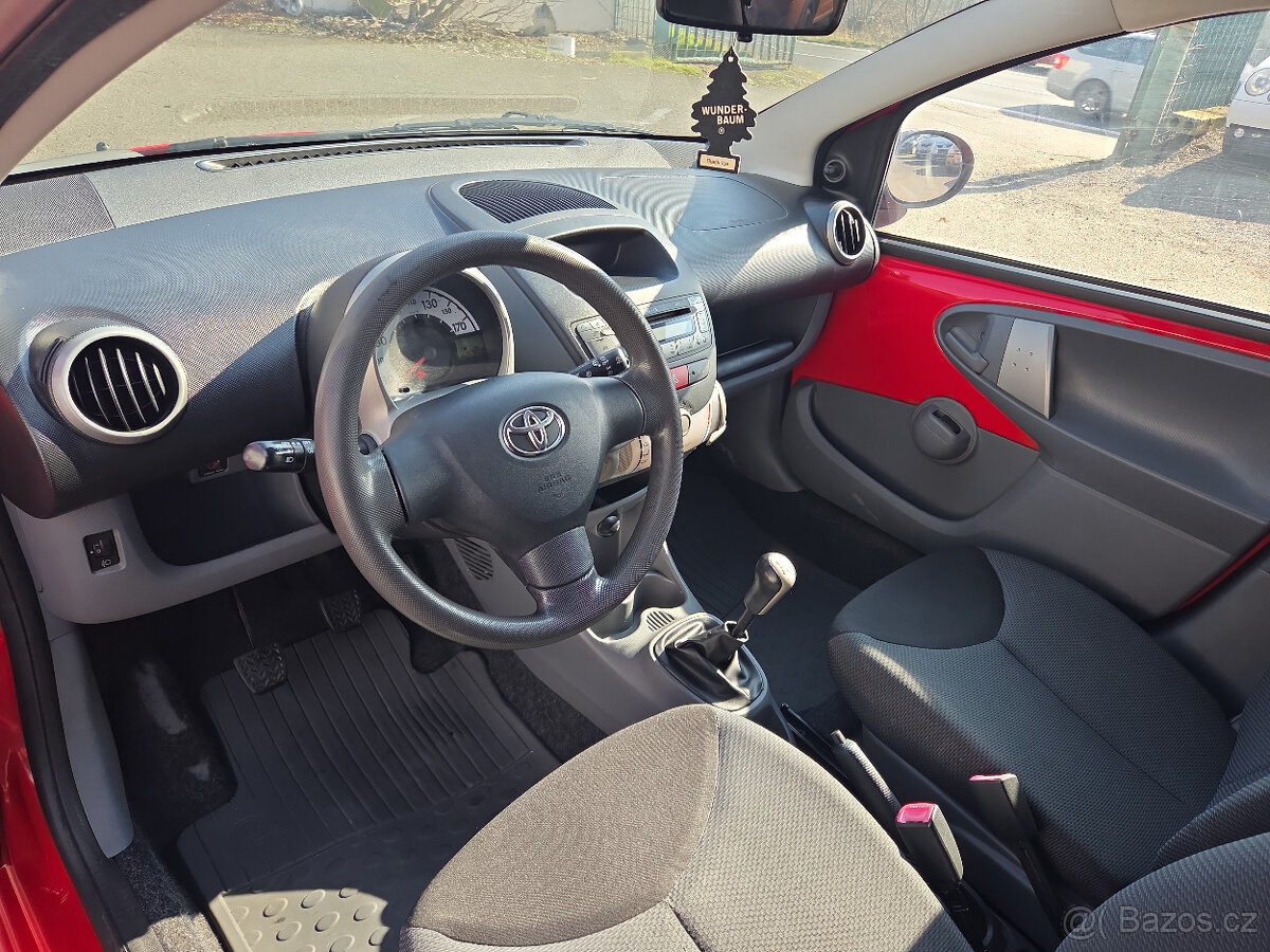 Toyota AYGO 1.0i - 13