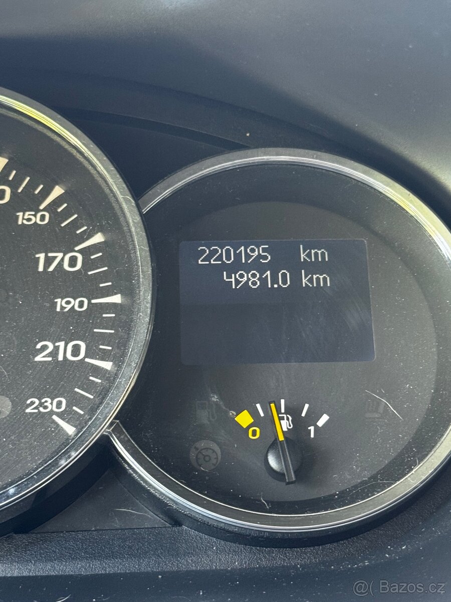 Renault Fluence 1.6 - 13