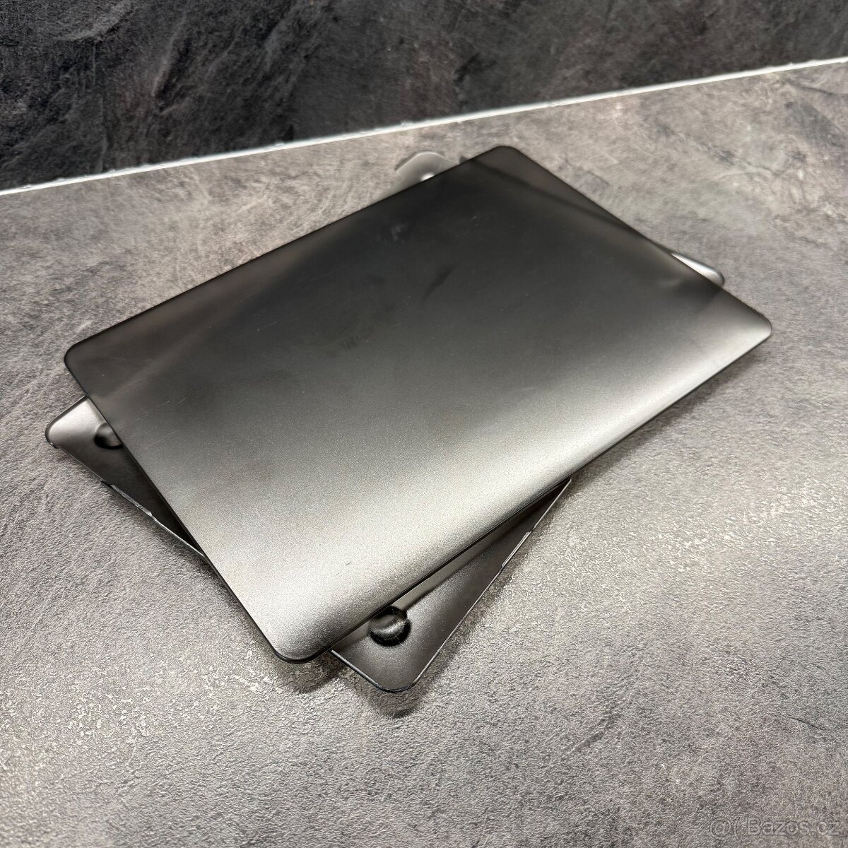 MacBook Air (8GB | M1 | 256gb | 13,3") + obaly - 13