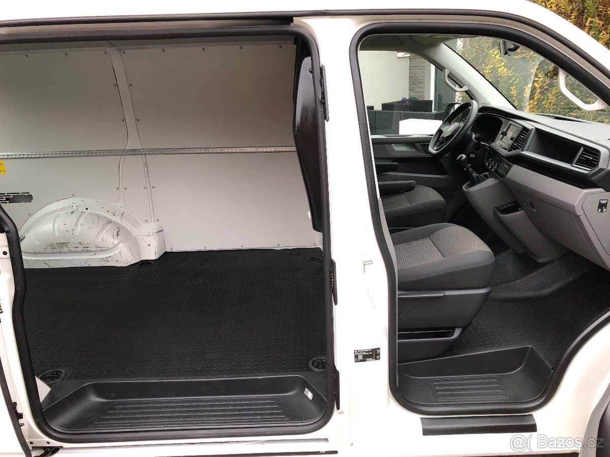 VW Transporter T6.1 DPH 176 tis. km Barva Candy Multivan - 13
