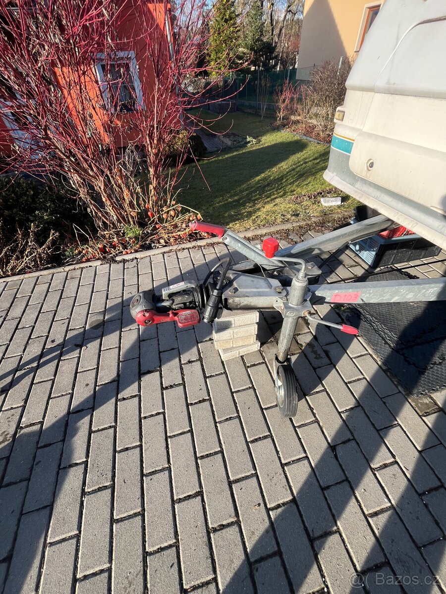 Obytný přívěs karavan - 13