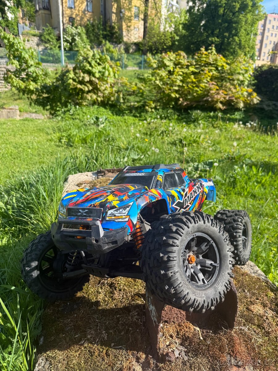 Traxxas X-Maxx RC model - 13