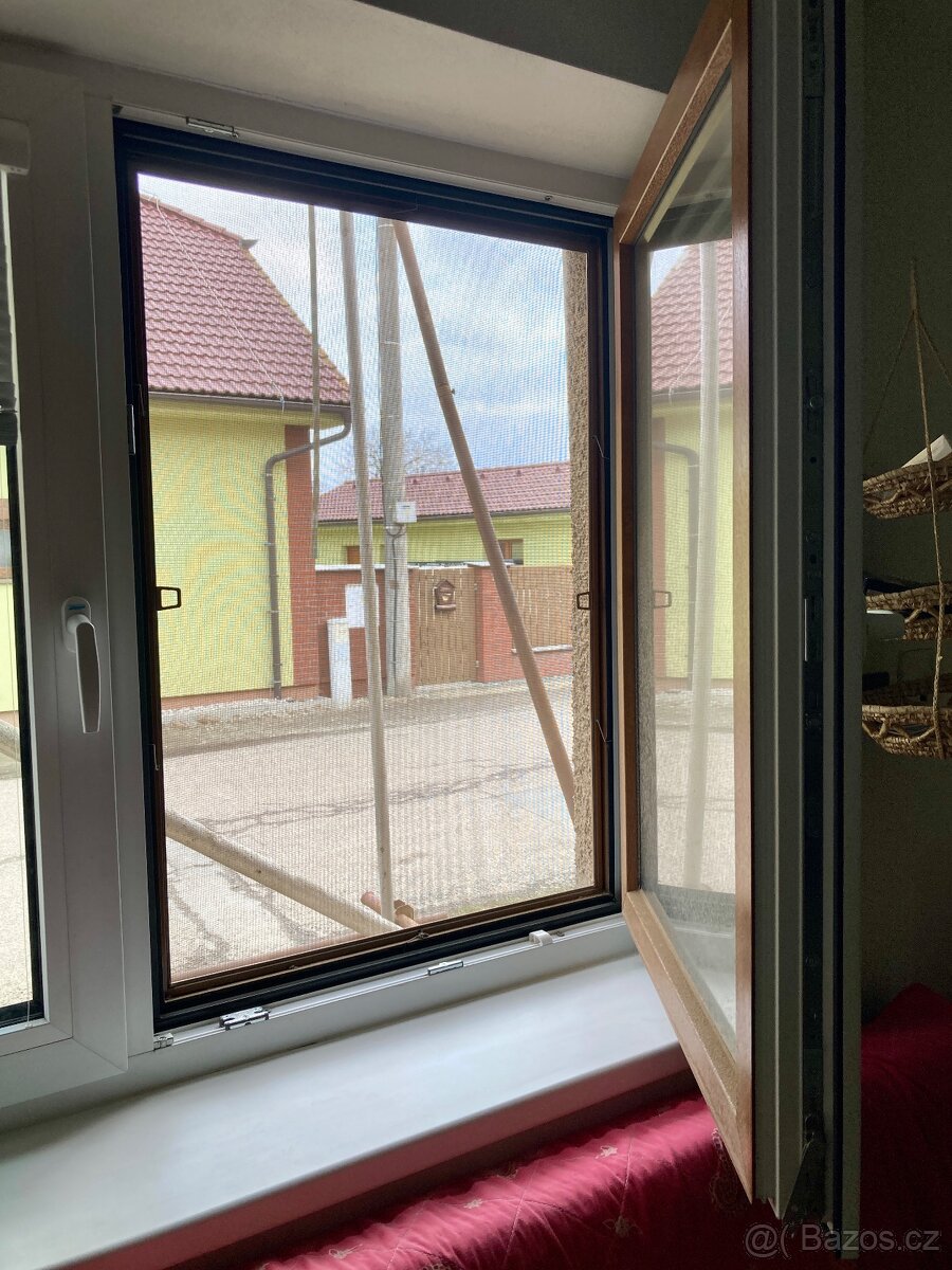 Dvě plastová okna, trojskla - 13