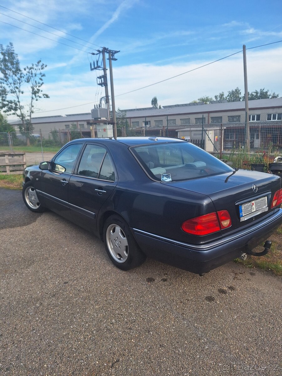 Mercedes-Benz E 290 TD - 13