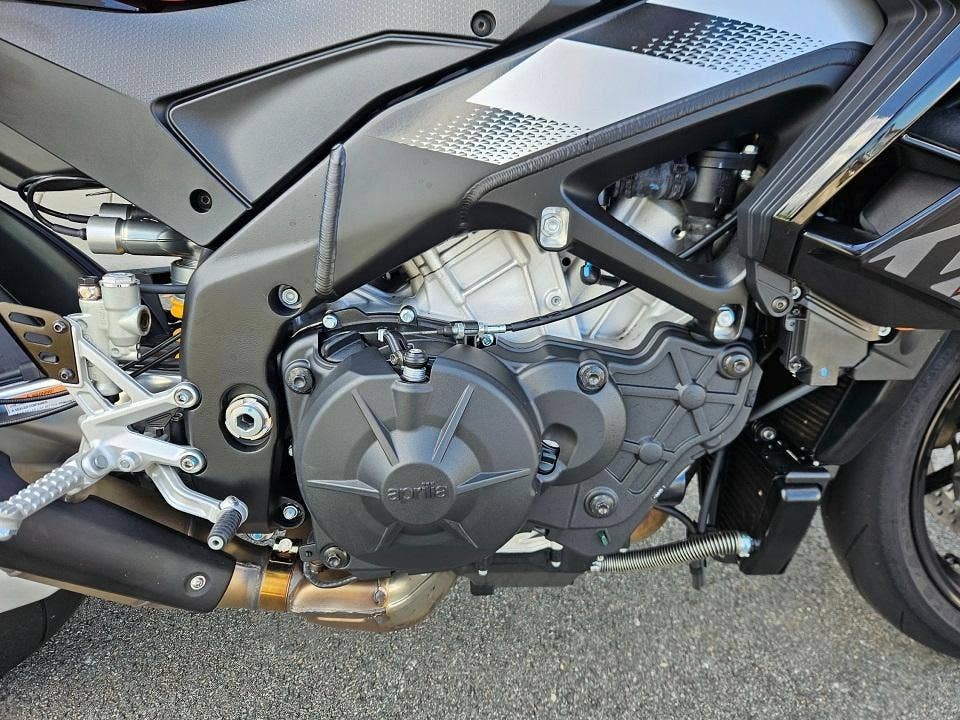 Aprilia Tuono V4 Factory E5+ (2025) – Stav nové, DPH, ČR pův - 13