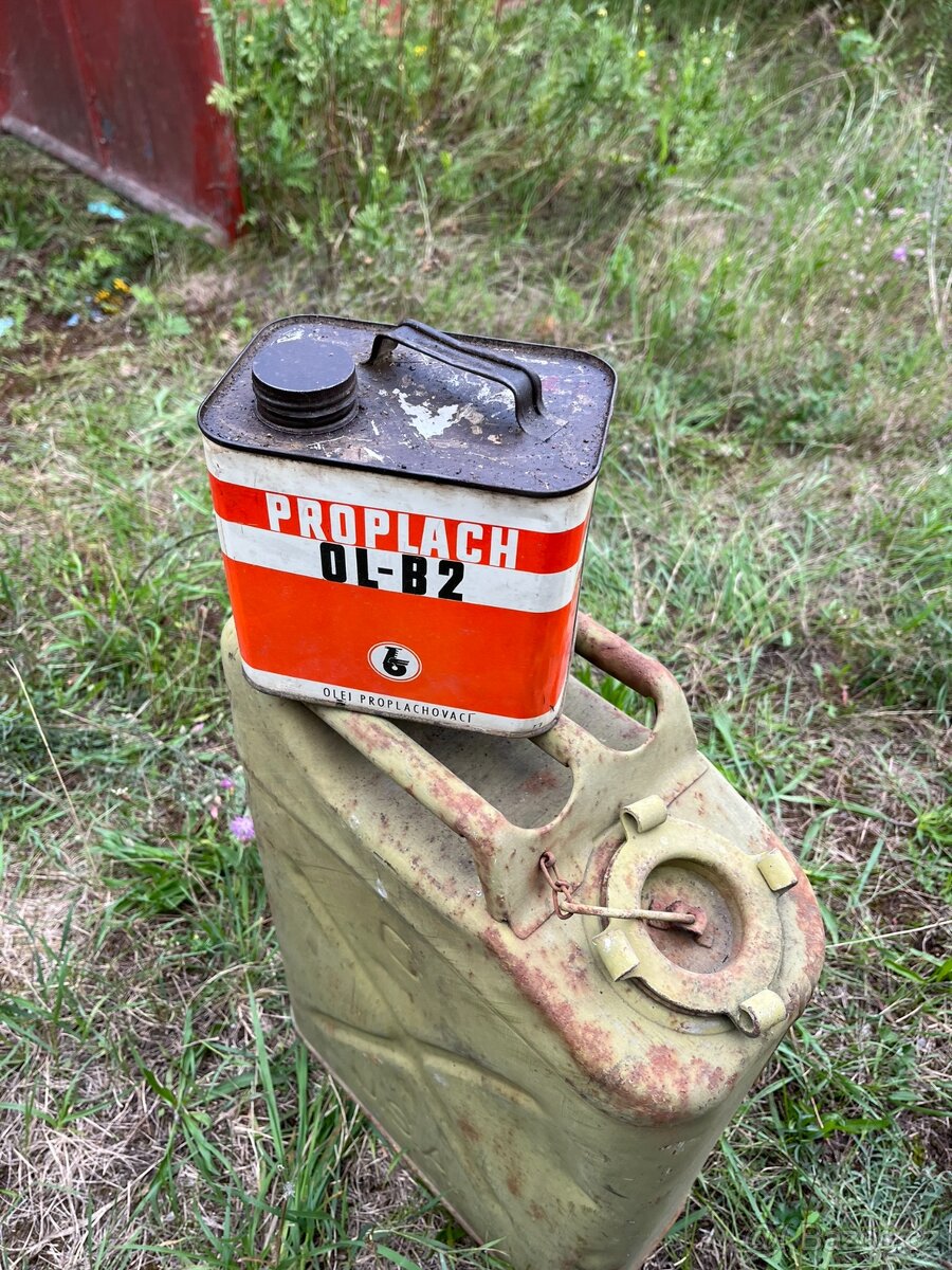Plechovka od proplachovacího oleje - 13