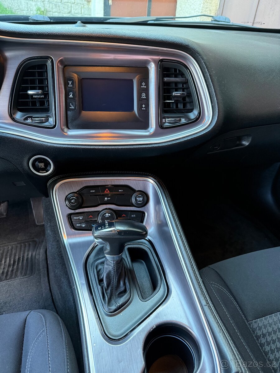 Dodge Challenger - 13