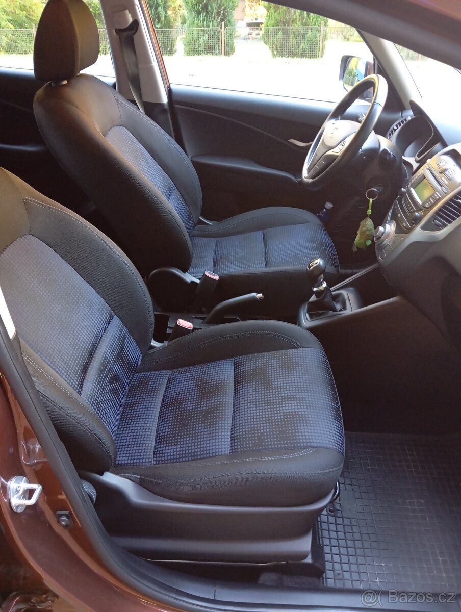 Hyundai ix20,Čr,1.4/16v/66kw,1.majitel,najeto 54.871km - 13