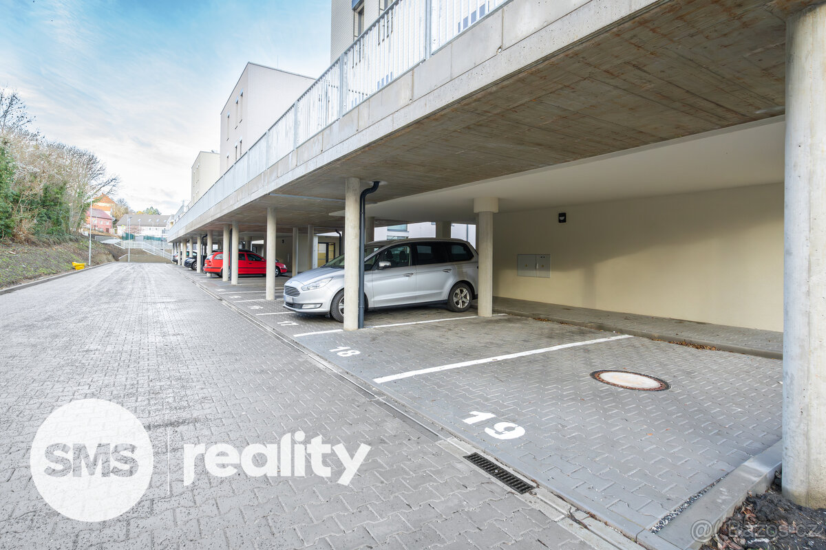 Moderní 2+kk s krásným výhledem, sklepem a krytým parkováním - 13