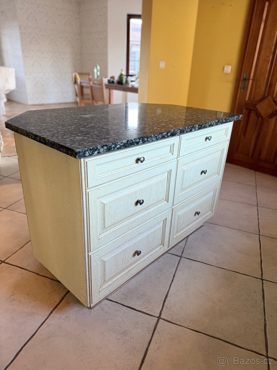Kuchyňská linka včetně žulové desky - 13