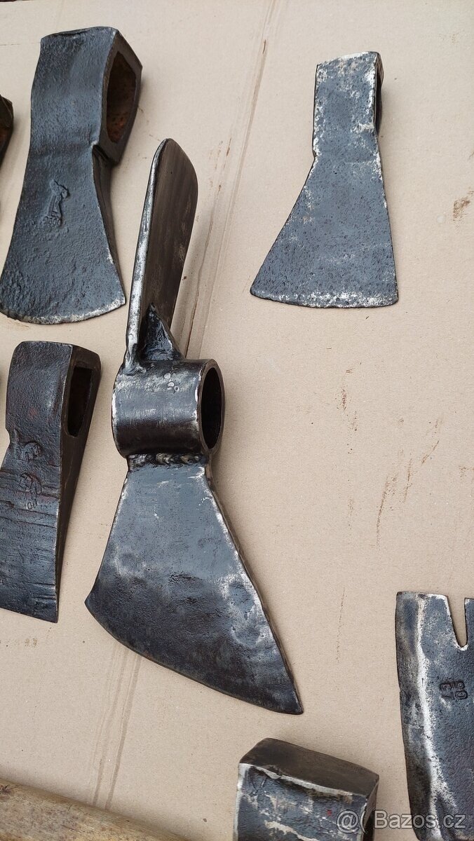 Sekera stará kladiva - rezervace do soboty - 13