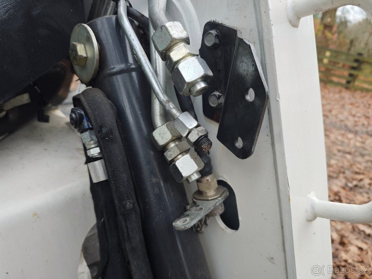 Smykový nakladač Bobcat T450 - 13