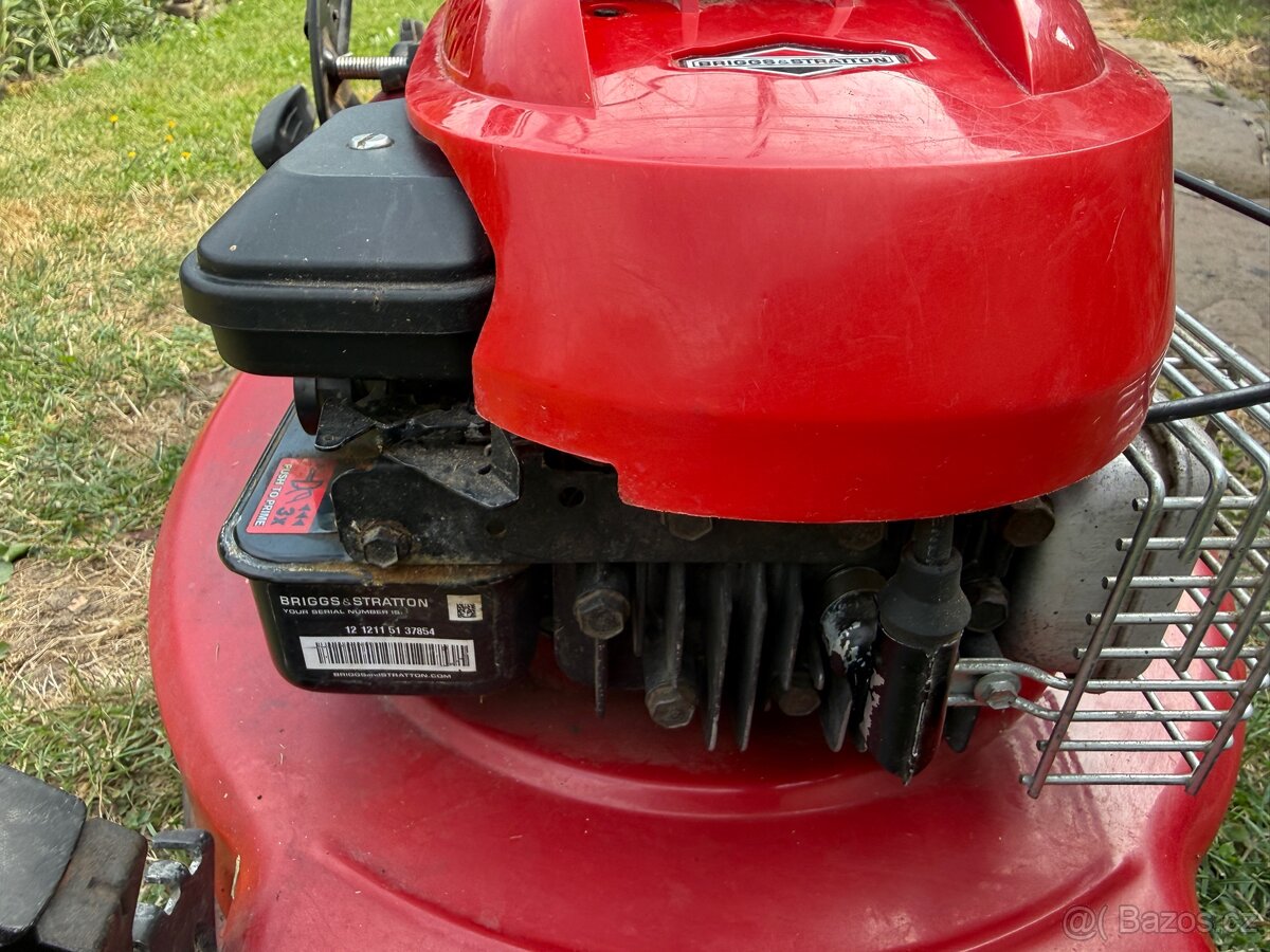 Benzínová sekačka Briggs & Stratton - 13