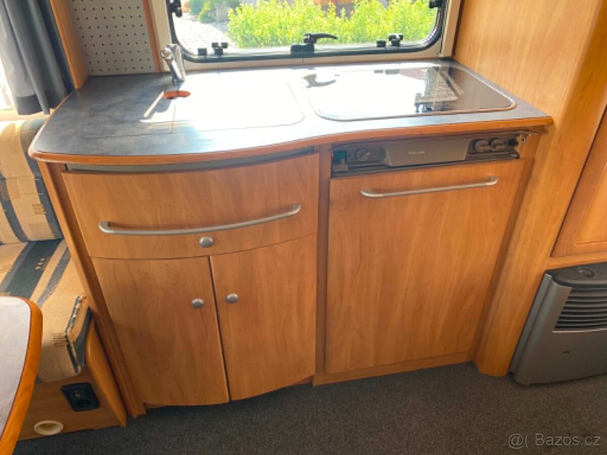 Hymer Eriba Nova 491/pevná postel - 13