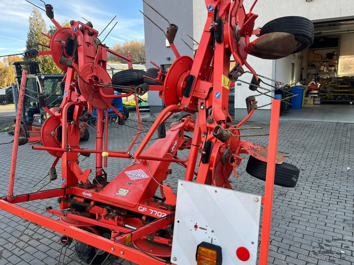 Obraceč sena, píce KÜHN GF 7702 - 13