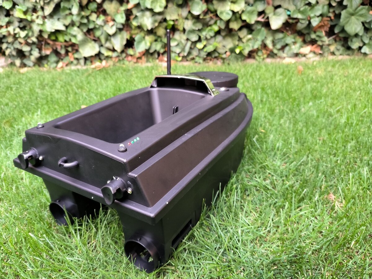 Zavazacia lodka s GPS + Sonar - 13