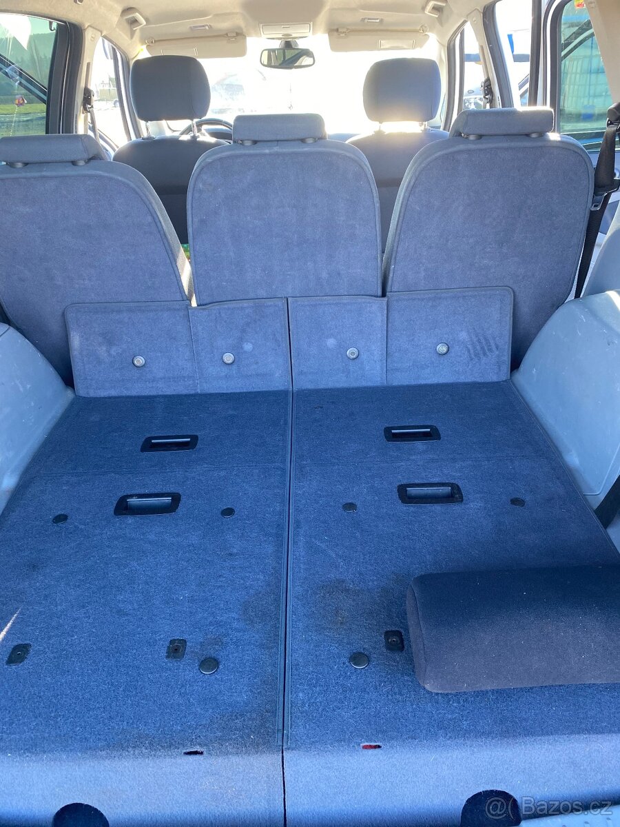 Ford S-Max 2.0 107kw 7.místné - 13