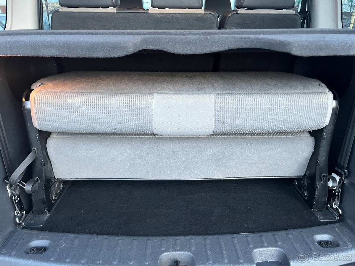 Vw Caddy 2.0tdi 103 kw 7.míst po servisu závěs vyhř.sedačky - 13