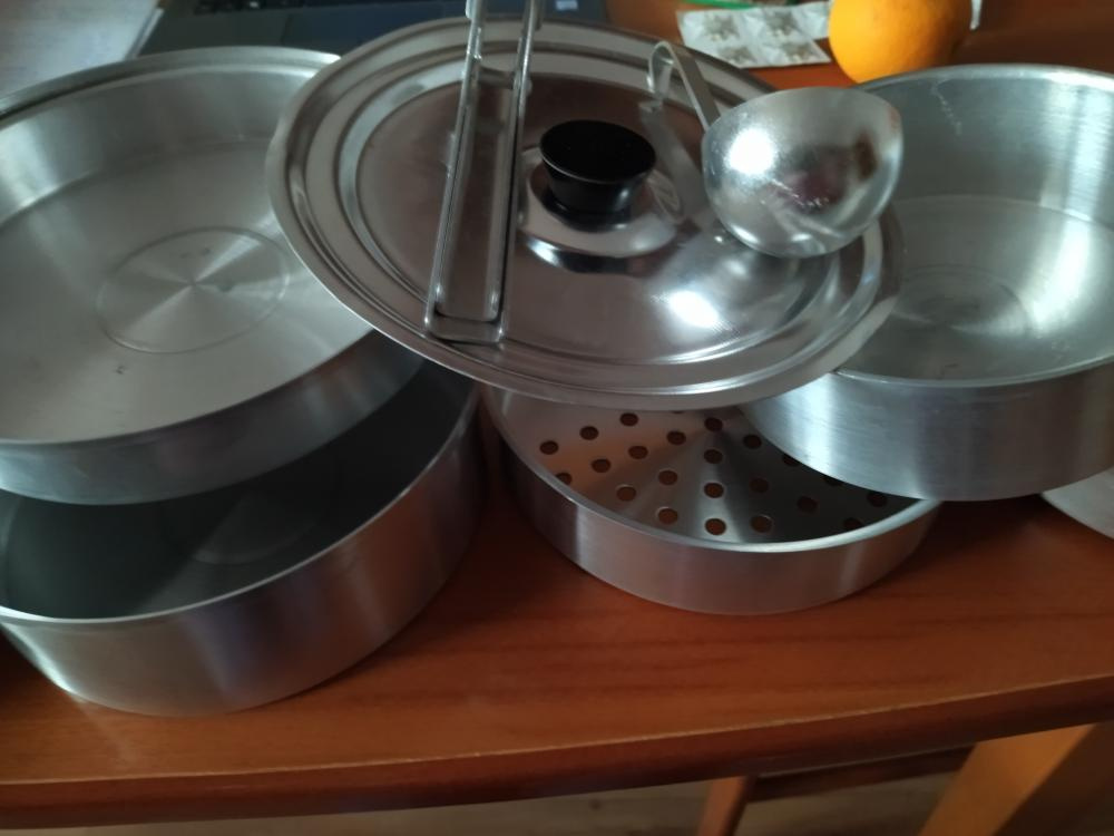 Věci z půdy - retro talíře, cukřenka,skleničky od hořčice,hr - 13