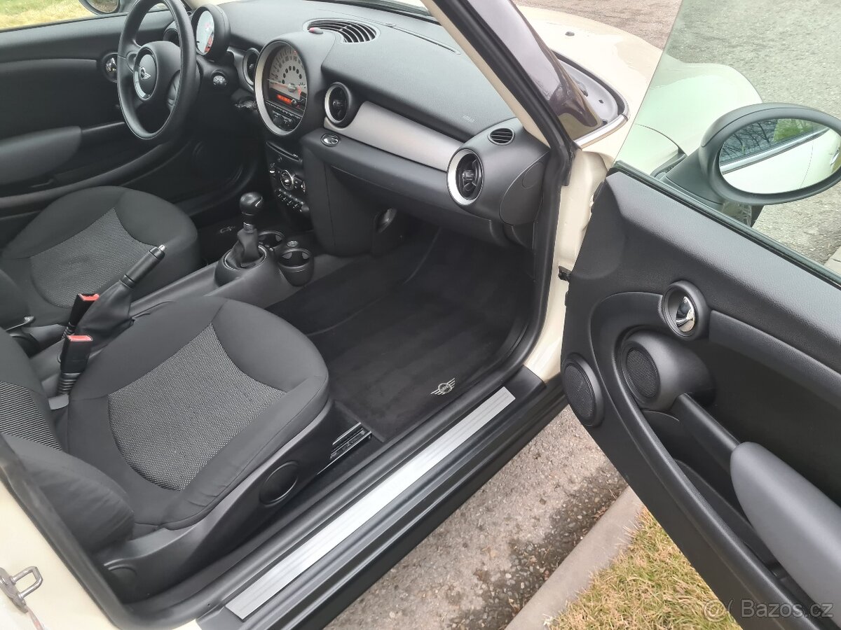 MINI ONE 1,6i 72 kW AUTOMAT PANORAMA - 13