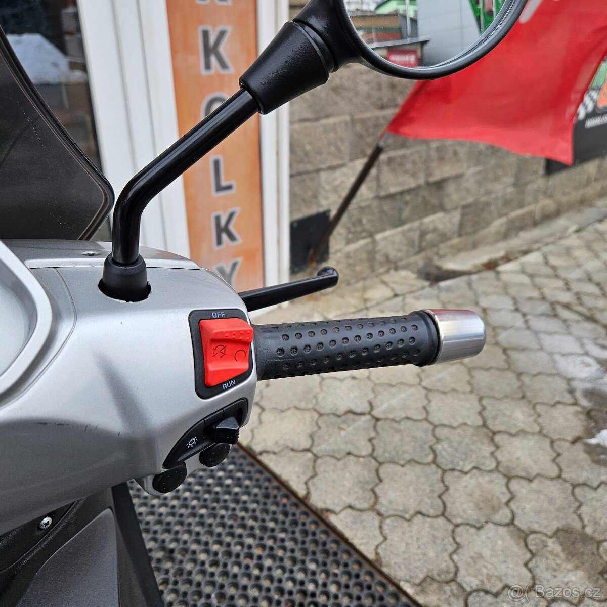 Piaggio Beverly 500, Topcase, 2x klíč,nová STK - 13