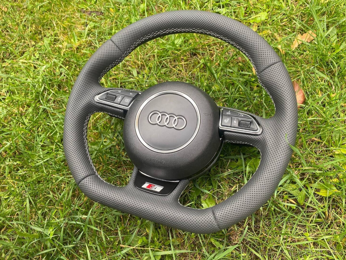 VYHRIVANY AUDI VOLANT - ZREZANY - PERFOROVANA KUZE - 13